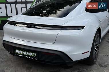 Седан Porsche Taycan 2020 в 