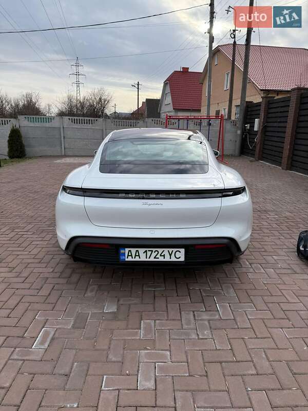 Седан Porsche Taycan 2021 в Києві
