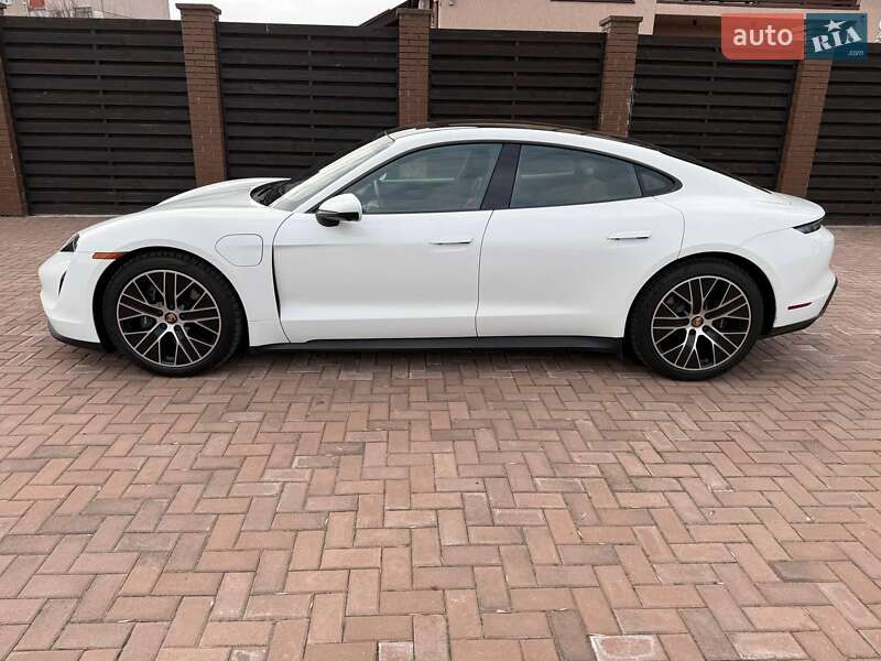 Седан Porsche Taycan 2021 в Києві