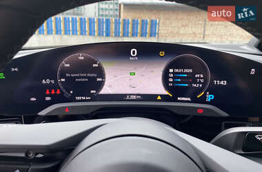 Седан Porsche Taycan 2021 в 