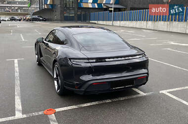 Седан Porsche Taycan 2021 в 