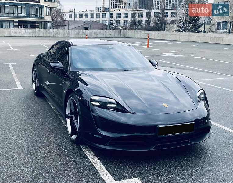 Porsche Taycan 2021