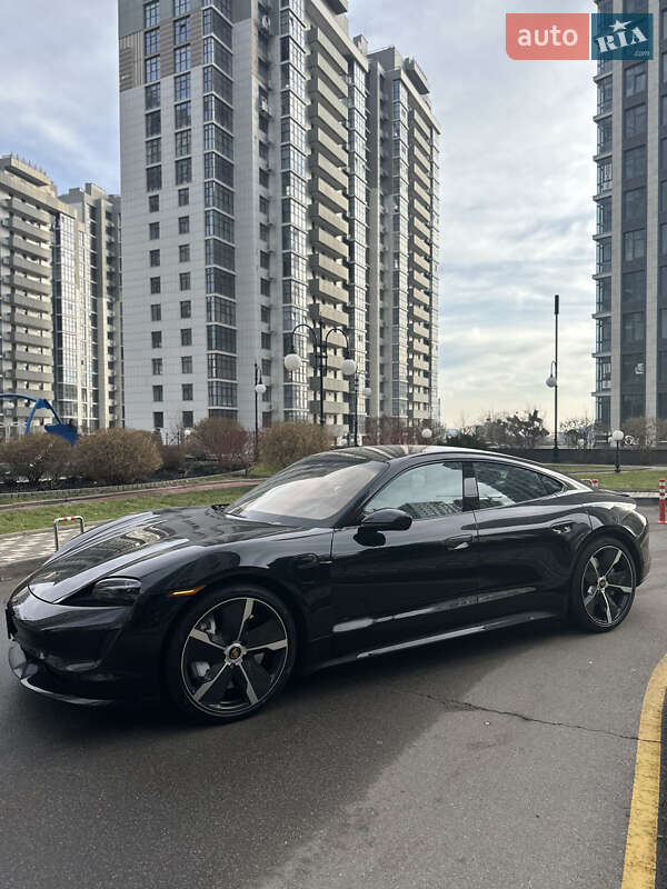 Седан Porsche Taycan 2021 в Киеве
