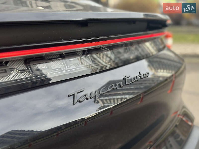 Седан Porsche Taycan 2021 в Киеве