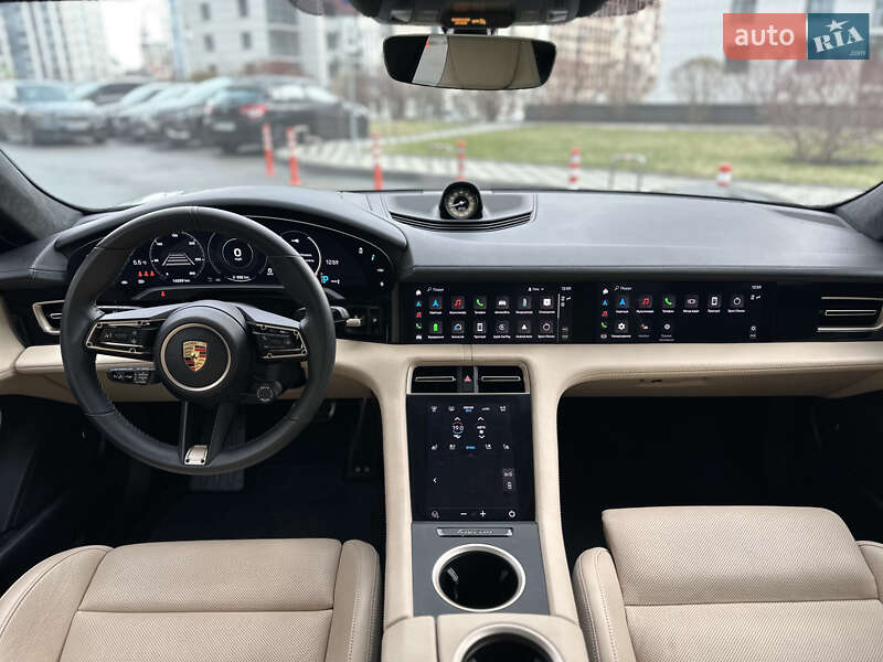 Седан Porsche Taycan 2021 в Киеве