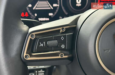 Седан Porsche Taycan 2021 в 