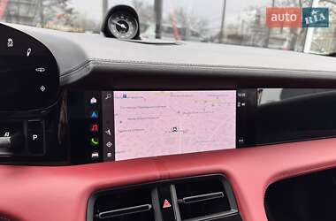 Седан Porsche Taycan 2022 в 