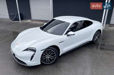 Седан Porsche Taycan 2021 в 