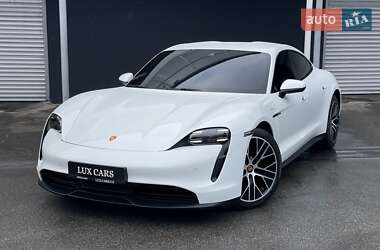 Седан Porsche Taycan 2021 в 