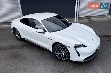 Седан Porsche Taycan 2021 в 