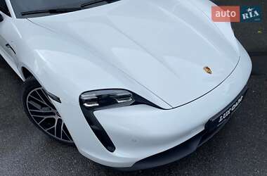 Седан Porsche Taycan 2021 в 