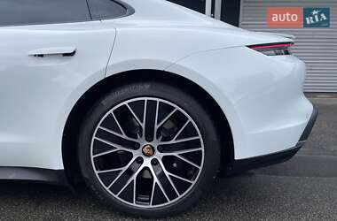 Седан Porsche Taycan 2021 в 