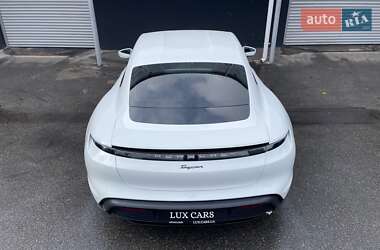 Седан Porsche Taycan 2021 в 