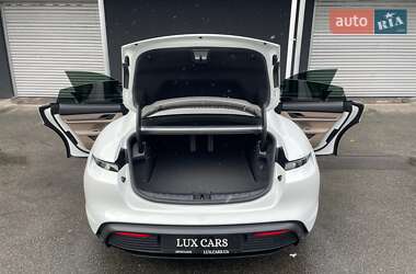 Седан Porsche Taycan 2021 в 