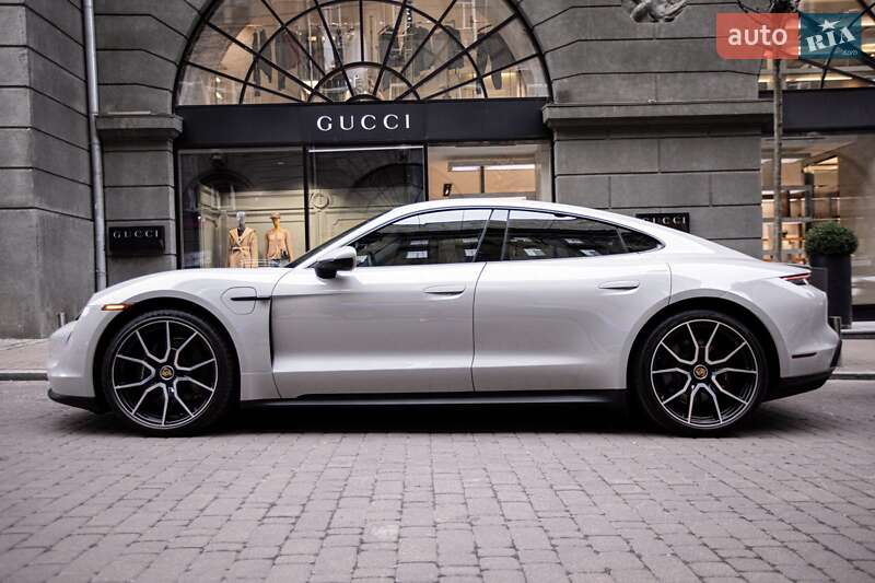 Седан Porsche Taycan 2023 в Киеве