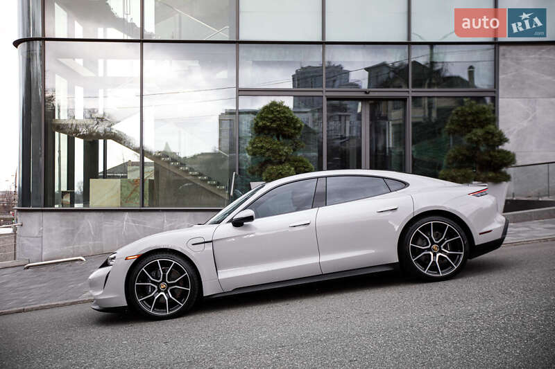 Седан Porsche Taycan 2023 в Киеве