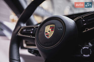 Седан Porsche Taycan 2023 в 