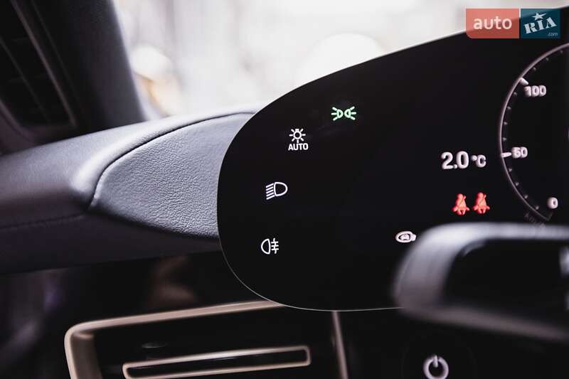 Седан Porsche Taycan 2023 в Киеве