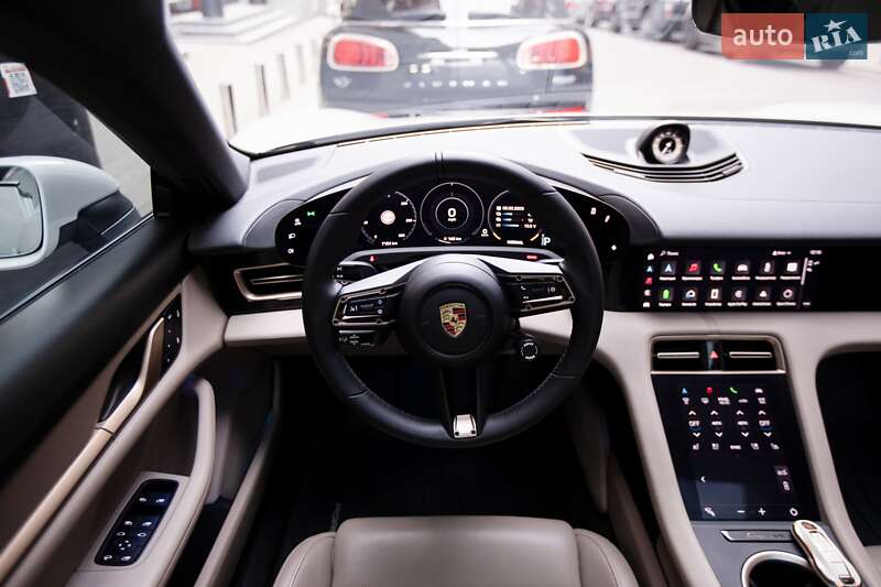Седан Porsche Taycan 2023 в Киеве