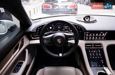Седан Porsche Taycan 2023 в 