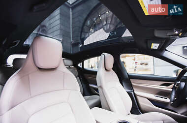 Седан Porsche Taycan 2023 в 