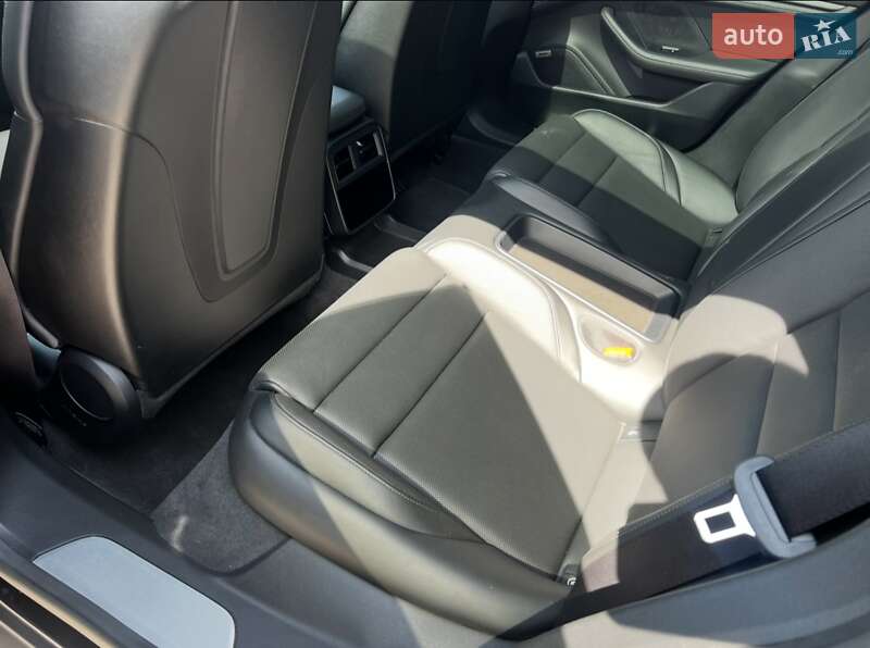 Седан Porsche Taycan 2019 в Києві