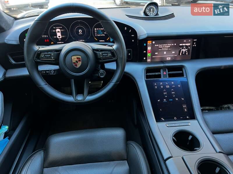 Седан Porsche Taycan 2019 в Києві