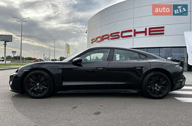 Седан Porsche Taycan 2022 в 