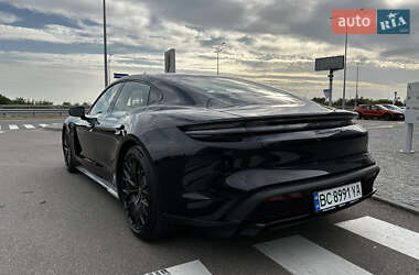 Седан Porsche Taycan 2022 в 