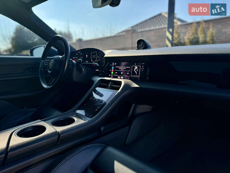 Седан Porsche Taycan 2021 в Виннице