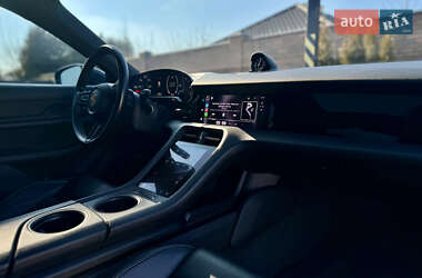 Седан Porsche Taycan 2021 в 