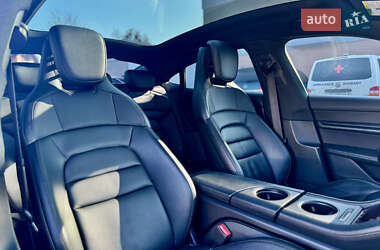 Седан Porsche Taycan 2021 в 