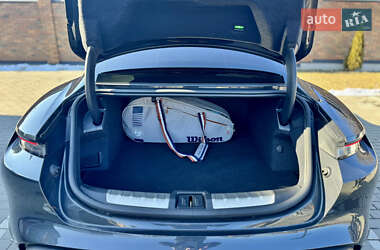 Седан Porsche Taycan 2021 в 