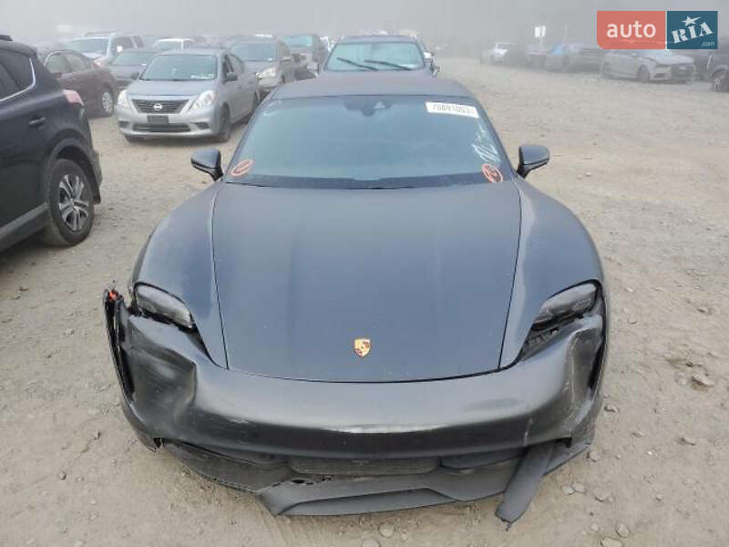 Седан Porsche Taycan 2021 в Виннице