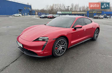 Седан Porsche Taycan 2022 в 