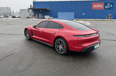 Седан Porsche Taycan 2022 в 