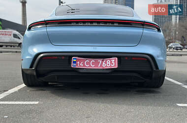 Седан Porsche Taycan 2021 в 