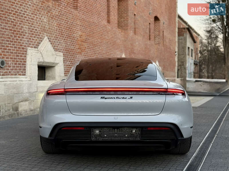 Седан Porsche Taycan 2022 в Львове