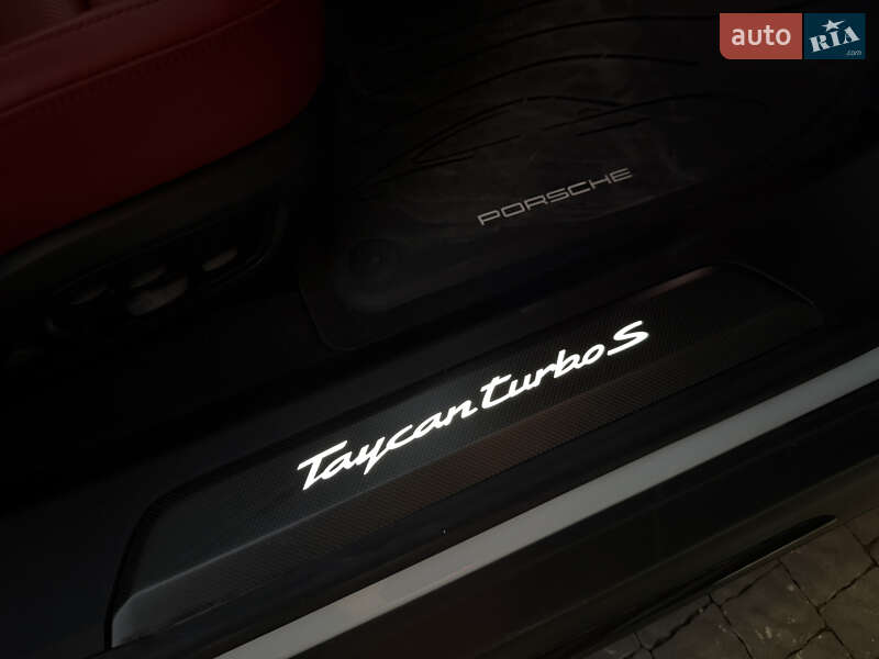 Седан Porsche Taycan 2022 в Львове