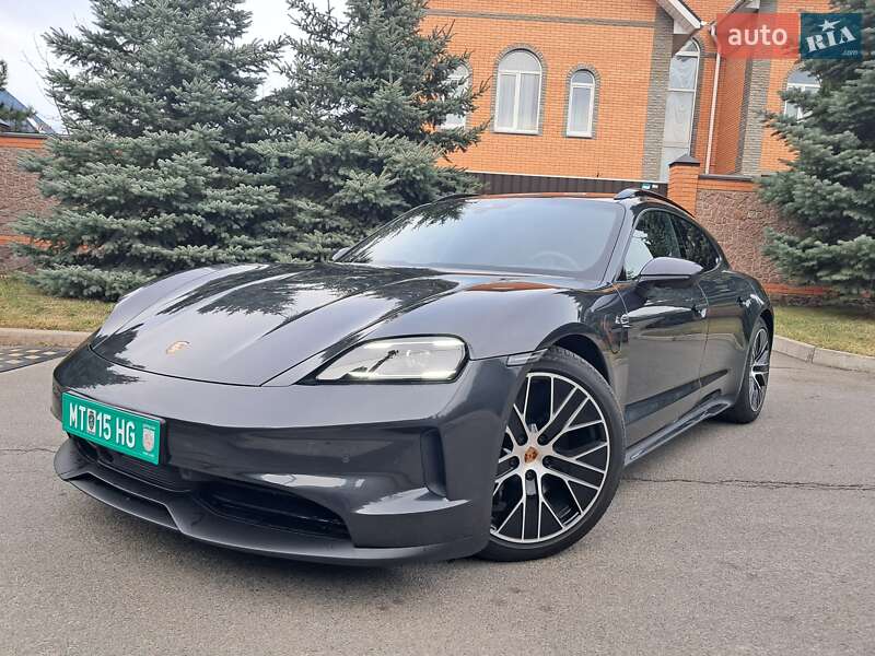 Седан Porsche Taycan 2025 в Киеве