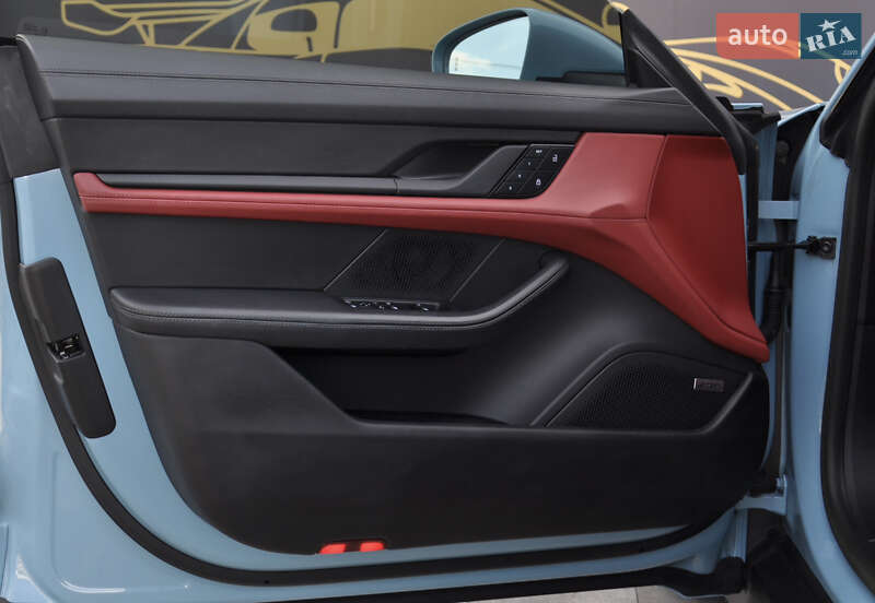 Седан Porsche Taycan 2022 в Киеве