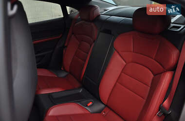 Седан Porsche Taycan 2022 в 