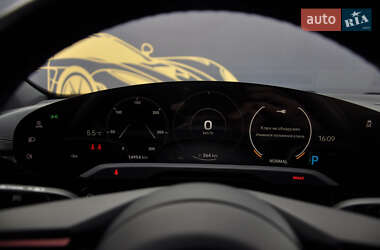Седан Porsche Taycan 2022 в 