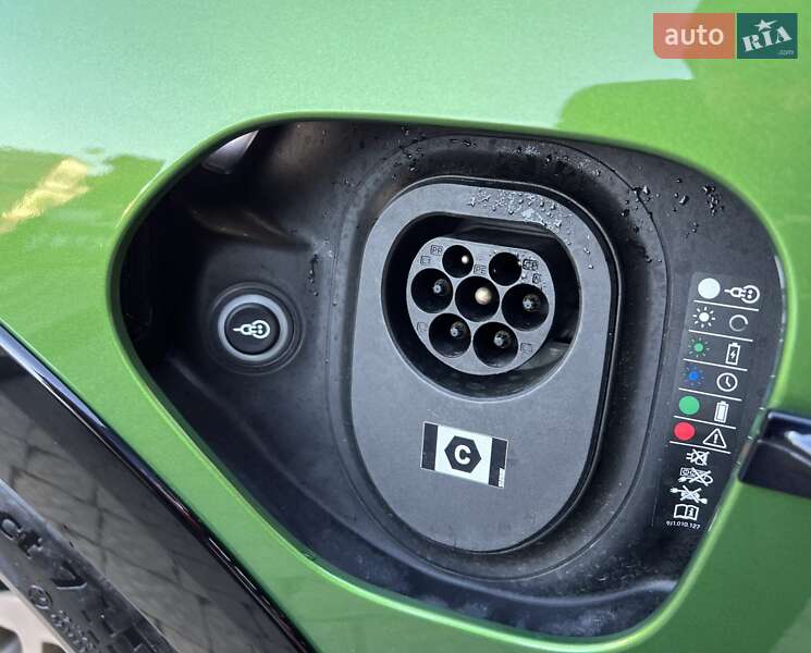 Седан Porsche Taycan 2021 в Львове фото 15 Седан Porsche Taycan 2021 в Львове