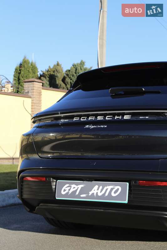 Седан Porsche Taycan 2024 в Киеве