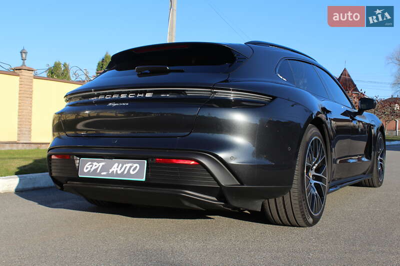 Седан Porsche Taycan 2024 в Киеве