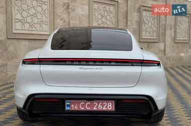 Седан Porsche Taycan 2020 в 