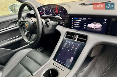 Седан Porsche Taycan 2020 в 