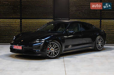 Седан Porsche Taycan 2021 в 