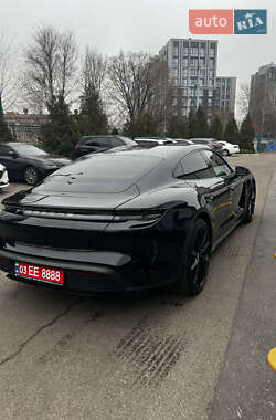 Седан Porsche Taycan 2021 в 